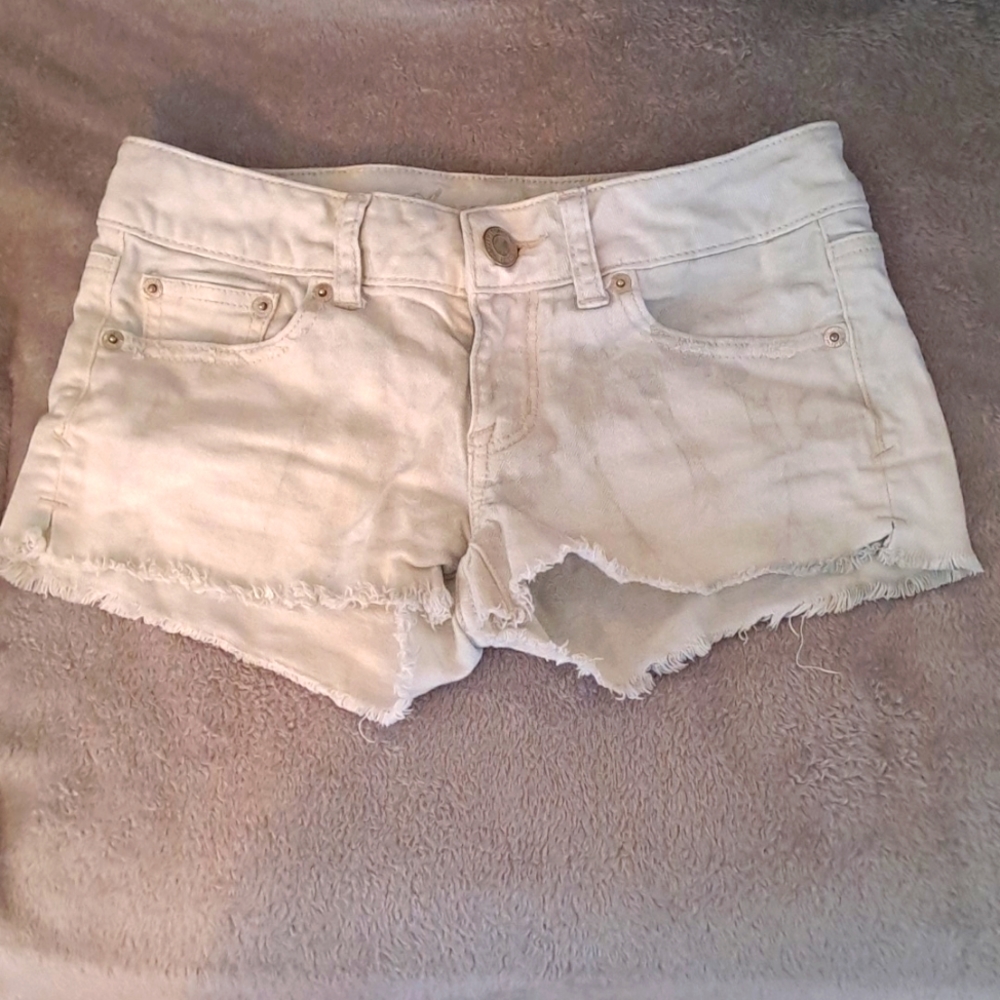 American Eagle low-rise white jean shorts size 0 25